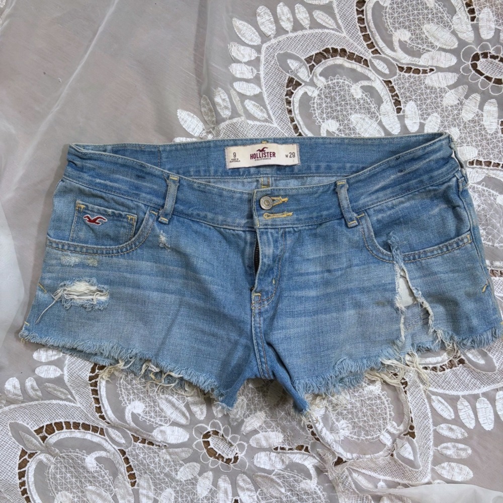 Y2K Hollister Low Rise Distressed Denim Shorts Light Wash Size 9 W29 Frayed Hem